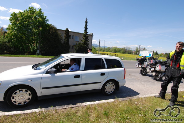 O mašinoj sėdi blogas policininkas