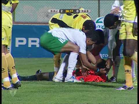 l'arbitre marocain ramsis lors du matche DHJ FUS    إصابة الحكم المغربي رمسيس